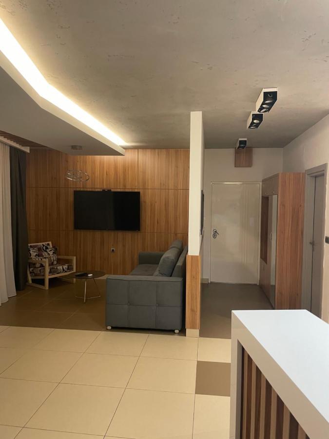 Leo Lux 1 Apartman Ni Kültér fotó