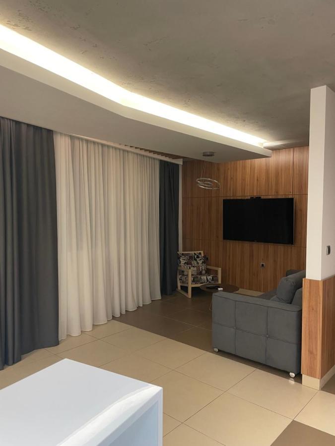 Leo Lux 1 Apartman Ni Kültér fotó