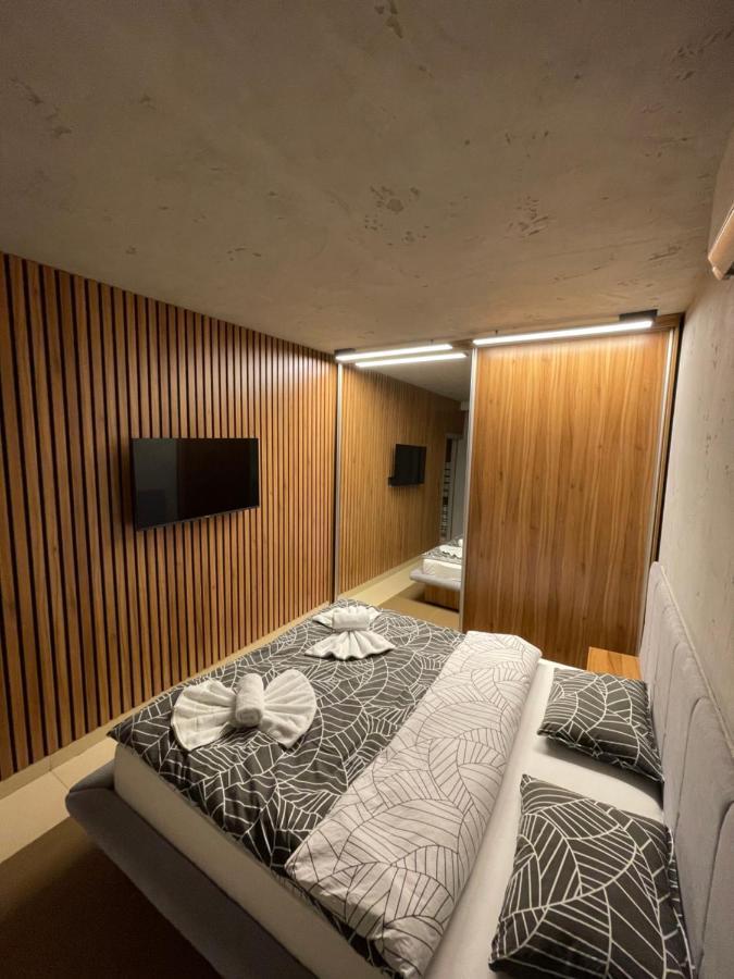 Leo Lux 1 Apartman Ni Kültér fotó