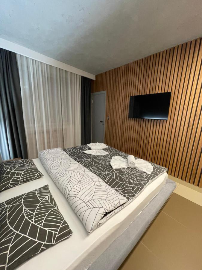 Leo Lux 1 Apartman Ni Kültér fotó