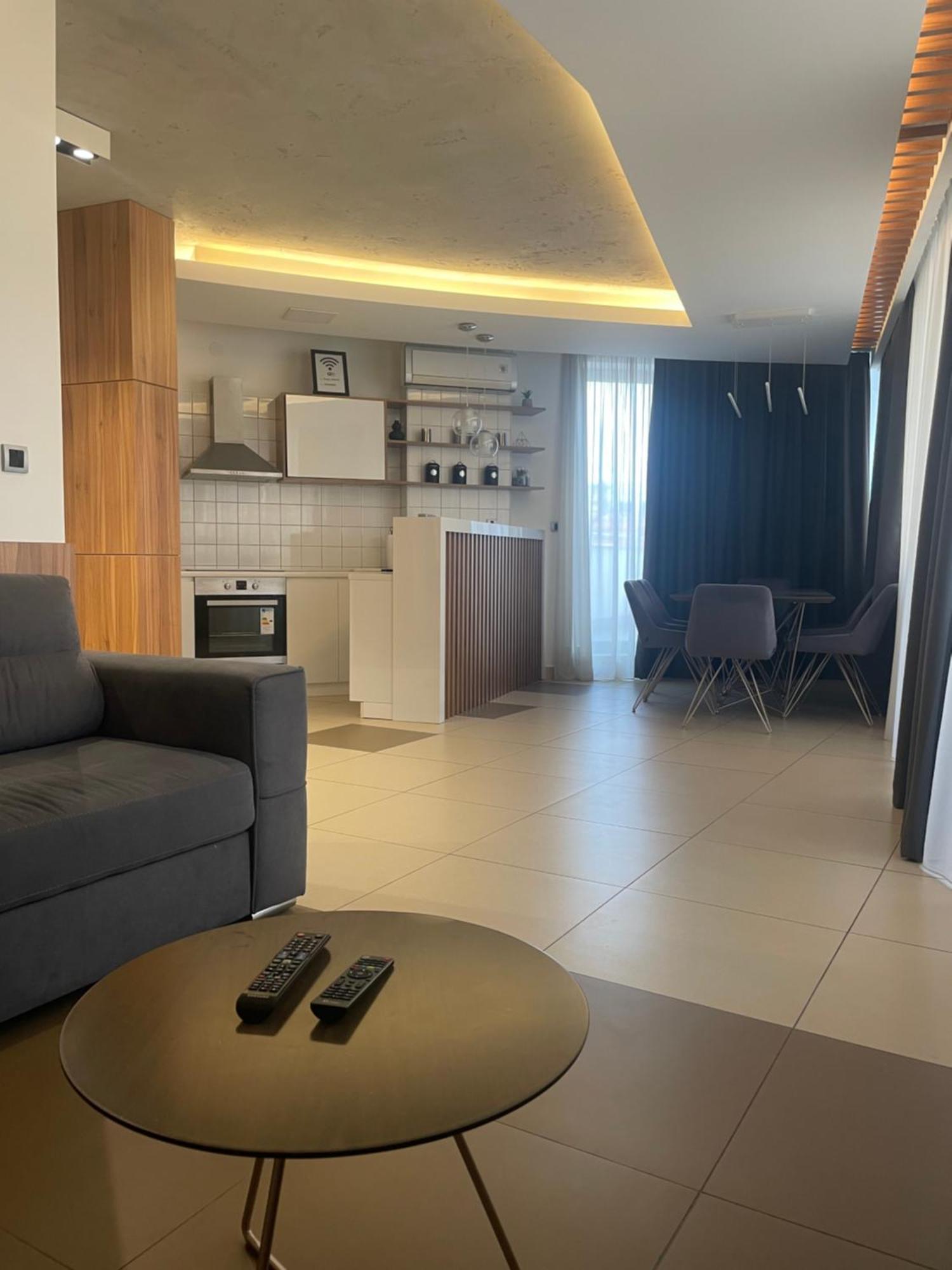 Leo Lux 1 Apartman Ni Kültér fotó